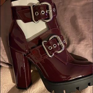 Paten leather Burgundy heeled boot.